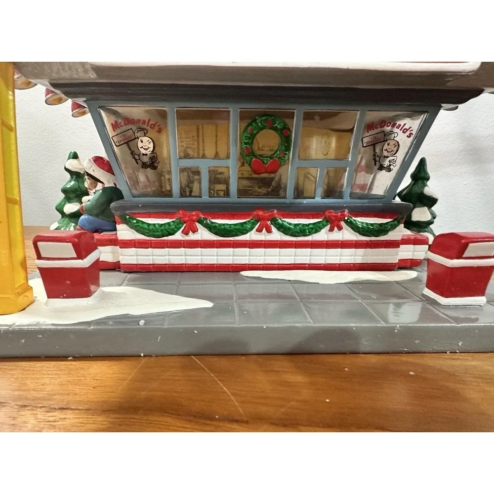 DEPT 56 SNOW VILLAGE‎ MCDONALD'S LIGHT UP 1997 WITH BOX AND CORD